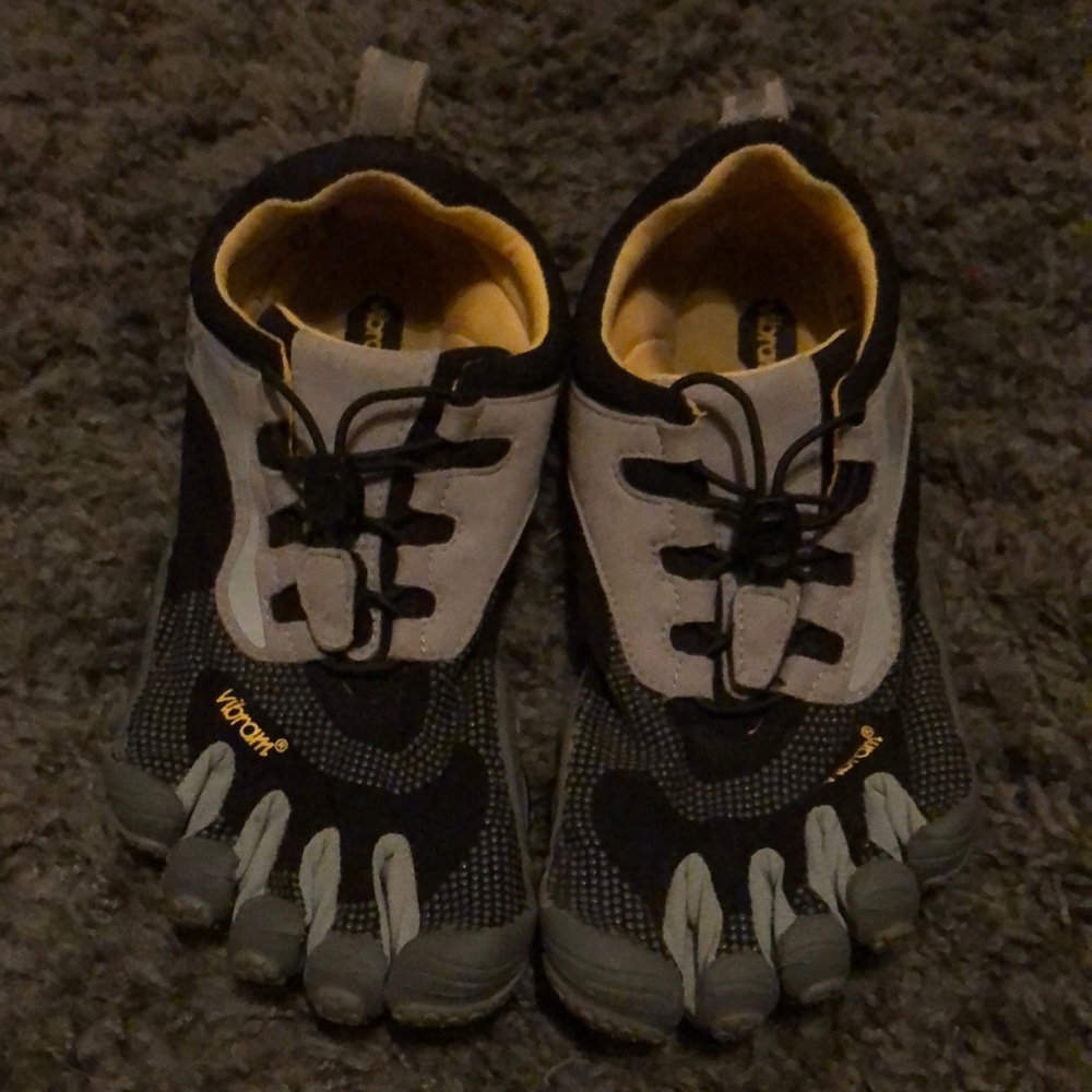 Women’s 38 Black/Grey Vibram Fivefingers